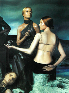 Meisel_Versace_Fall_Winter_1998_99_13.thumb.png.22a9f29911a89b3b4ca9baee45b4222b.png