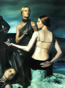 Meisel_Versace_Fall_Winter_1998_99_13.thumb.png.254a252c50db61973a853dfff2febfcd.png