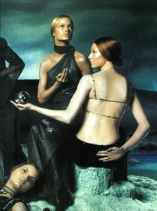 Meisel_Versace_Fall_Winter_1998_99_13.thumb.png.b3dfc5ccd237acd1d96f9767e347b210.png