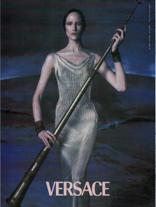 Meisel_Versace_Fall_Winter_1998_99_14.thumb.png.399f0a94586d3a9f4c6a546d45f87939.png