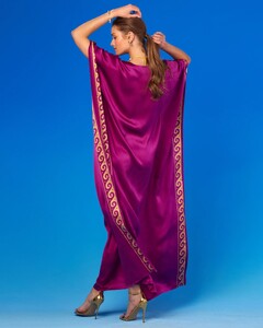 MinervaSilkKaftaninTyrhianPurple_2748_lores.jpg