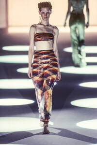 Missoni1997WomenRTW116.thumb.jpg.22d8518563d316f0ad491d354e6ef69e.jpg