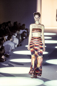 Missoni1997WomenRTW119.thumb.jpg.5476ce07201e83fb76b9910b51b81b72.jpg