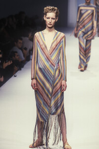 Missoni1997WomenRTW82.thumb.jpg.6738e65043b76fb04096ff68ded7d28d.jpg