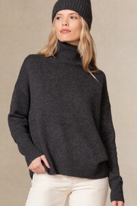 N18340_JOSLYN_CHARCOAL_03566.jpg