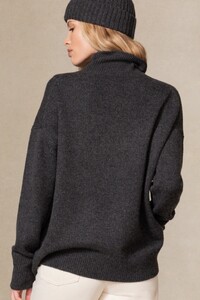 N18340_JOSLYN_CHARCOAL_03577.jpg