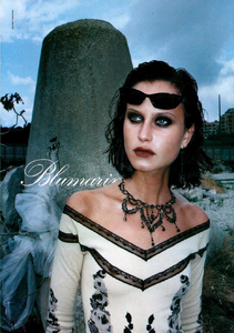 Newton_Blumarine_Fall_Winter_1998_99_02.thumb.png.69f256699e59cfbd26069d61f75ad634.png