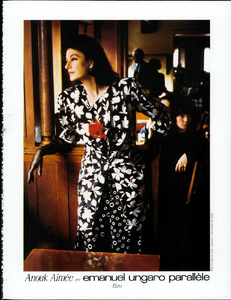 Newton_Emanuel_Ungaro_Parallele_Spring_Summer_1985_09.thumb.png.82861dae9cc52a4351677a432427a158.png