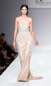 Pedram-Couture-lafw-01_t650.thumb.jpg.aaabfeacf957a39f51f73a6da688aa4a.jpg