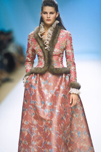 PierreBalmain1999HauteCouture117.thumb.jpg.6e3278ac4701ecef5a1db342f53954f4.jpg