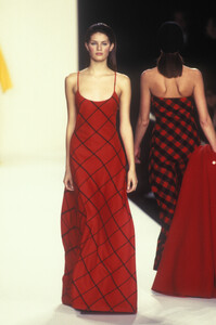 RalphLauren1999WomenRTW79.thumb.jpg.5f7d40a61561cc82fe1cf992dea13fcb.jpg