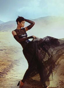 Riri_Leibovitz_US_Vogue_November_2012_01.thumb.jpg.3b58adebc0d2a14d8d14a3ef022aa8c5.jpg