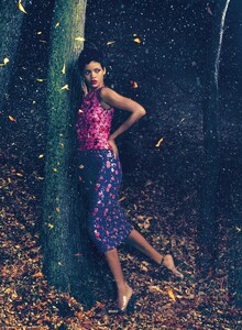 Riri_Leibovitz_US_Vogue_November_2012_12.thumb.jpg.5690ad10ff088b56eae9e4a3061dab96.jpg