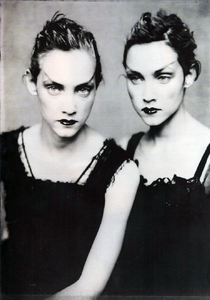 Roversi_Alberta_Ferretti_Fall_Winter_1998_99_05.thumb.png.0738752ec1f70622d4013da9c8b23aa9.png