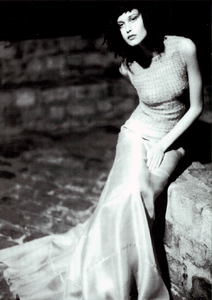 Roversi_Giorgio_Armani_Fall_Winter_1998_99_08.thumb.png.7a9f23cadb11e6d1204d004ef0483f18.png