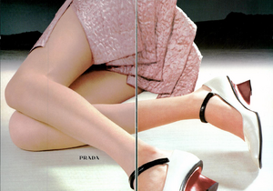 Schoerner_Prada_Fall_Winter_1998_99_02.thumb.png.018dd5f21fec7bdd83f33e40f31683ff.png