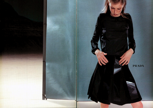 Schoerner_Prada_Fall_Winter_1998_99_03.thumb.png.88a131cb9369210d1fa5d3287593737d.png