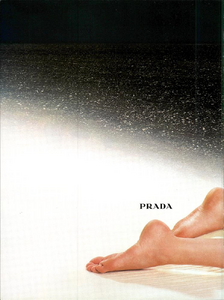 Schoerner_Prada_Fall_Winter_1998_99_11.thumb.png.5b64f69a5c248e33e7b84669fc0de402.png