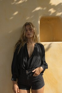 Tanaka-Black-Pintucked-Classic-Top-SS23-by-LILYA.thumb.jpg.9a2df50e9964755548fdf8b3c9593b0f.jpg