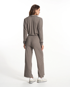 VW4021HSM_FA23_W_ECOMM_PANTS_BACK_BOTTOMS_3.jpg