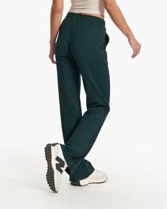 VW4033GRS_FA23_W_ECOMM_PANTS_BACK_BOTTOMS_7.jpg