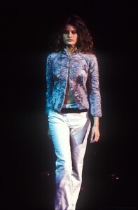 Versace1999WomenRTW12.thumb.jpg.284303f79f626c86f389a2ec5a05f5c2.jpg