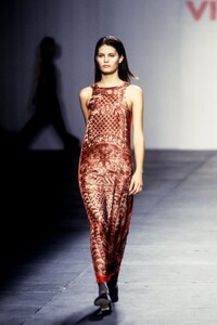 VivienneTam1999WomenRTW23.thumb.jpg.1ef60e939dd8e53723d9c0c19cd89cf3.jpg