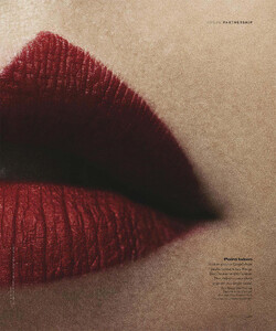 VogueAustralia-October2022-119.thumb.jpg.82008171089246697868353935d13e06.jpg
