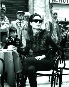 Watson_Blumarine_Fall_Winter_1990_91_09.thumb.png.3e4861a87a2962a67d06237bda2ab4d0.png