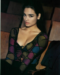 Watson_Blumarine_Fall_Winter_1990_91_15.thumb.png.edd4a857c8ee7ba6a69f6bf29a07687a.png