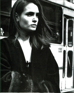 Watson_Blumarine_Fall_Winter_1990_91_17.thumb.png.b943e29089e0a359f965a17afd96fa88.png