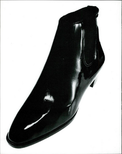 Watson_Prada_Fall_Winter_1990_91_03.thumb.png.fbdd93b5875ec64b2de5a21a42bfa98a.png