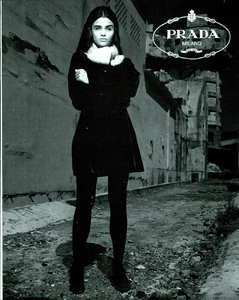 Watson_Prada_Fall_Winter_1990_91_04.thumb.png.22701964e749b38c8002c6f8a2ec5b71.png