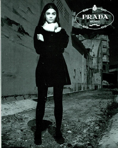 Watson_Prada_Fall_Winter_1990_91_04.thumb.png.79596ac30533c8a1b847f73399dfd42f.png