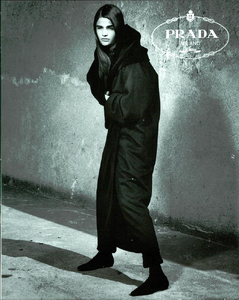 Watson_Prada_Fall_Winter_1990_91_06.thumb.png.65dbfcc9bee4ce01ad378d994c72d915.png