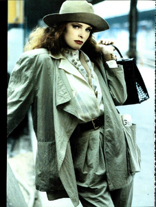 Yavel_Vogue_Italia_February_02_1985_04.thumb.png.d1f3056a3c09201df6f0dee31899f210.png