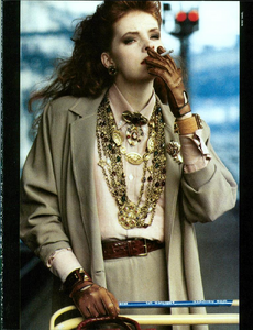 Yavel_Vogue_Italia_February_02_1985_17.thumb.png.1ff00e2c797f8b5654ef048e99995f45.png