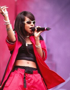 aaliyah-concert-in-irvine-08-01-1997-2.jpg