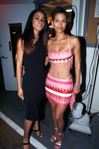 aaliyah-mtv-movie-awards-2000-4.jpg