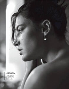 adele-exarchopoulos-in-madame-figaro-septemer-2023-1.jpg