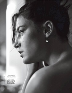 adele-exarchopoulos-in-madame-figaro-septemer-2023-1.jpg