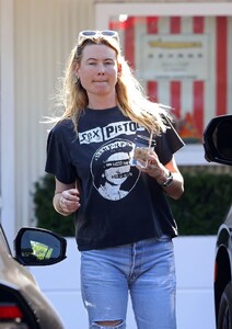 behati-prinsloo-out-for-coffee-in-santa-barbara-10-08-2023-1.jpg