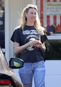 behati-prinsloo-out-for-coffee-in-santa-barbara-10-08-2023-2.jpg