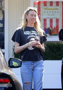 behati-prinsloo-out-for-coffee-in-santa-barbara-10-08-2023-4.jpg