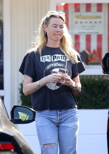 behati-prinsloo-out-for-coffee-in-santa-barbara-10-08-2023-6.jpg
