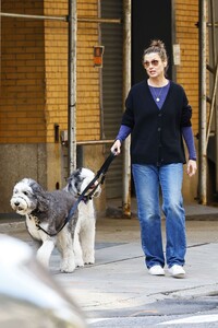 bridget-moynahan-out-with-her-dogs-in-new-york-10-24-2023-0.jpg