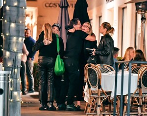 cameron-diaz-and-benji-madden-on-double-date-with-sheryl-berkoff-amd-rob-lowe-in-los-angeles-10-01-2023-2.jpg