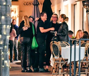cameron-diaz-and-benji-madden-on-double-date-with-sheryl-berkoff-amd-rob-lowe-in-los-angeles-10-01-2023-6.jpg