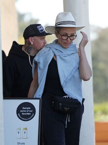 cameron-diaz-and-benji-madden-out-shopping-for-toys-in-santa-barbara-10-28-2023-1.jpg
