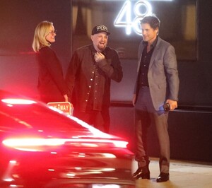 cameron-diaz-and-nd-benji-madden-out-with-sheryl-berkoff-and-rob-lowe-on-a-double-dinner-date-in-beverly-hills-10-12-2023-2.jpg